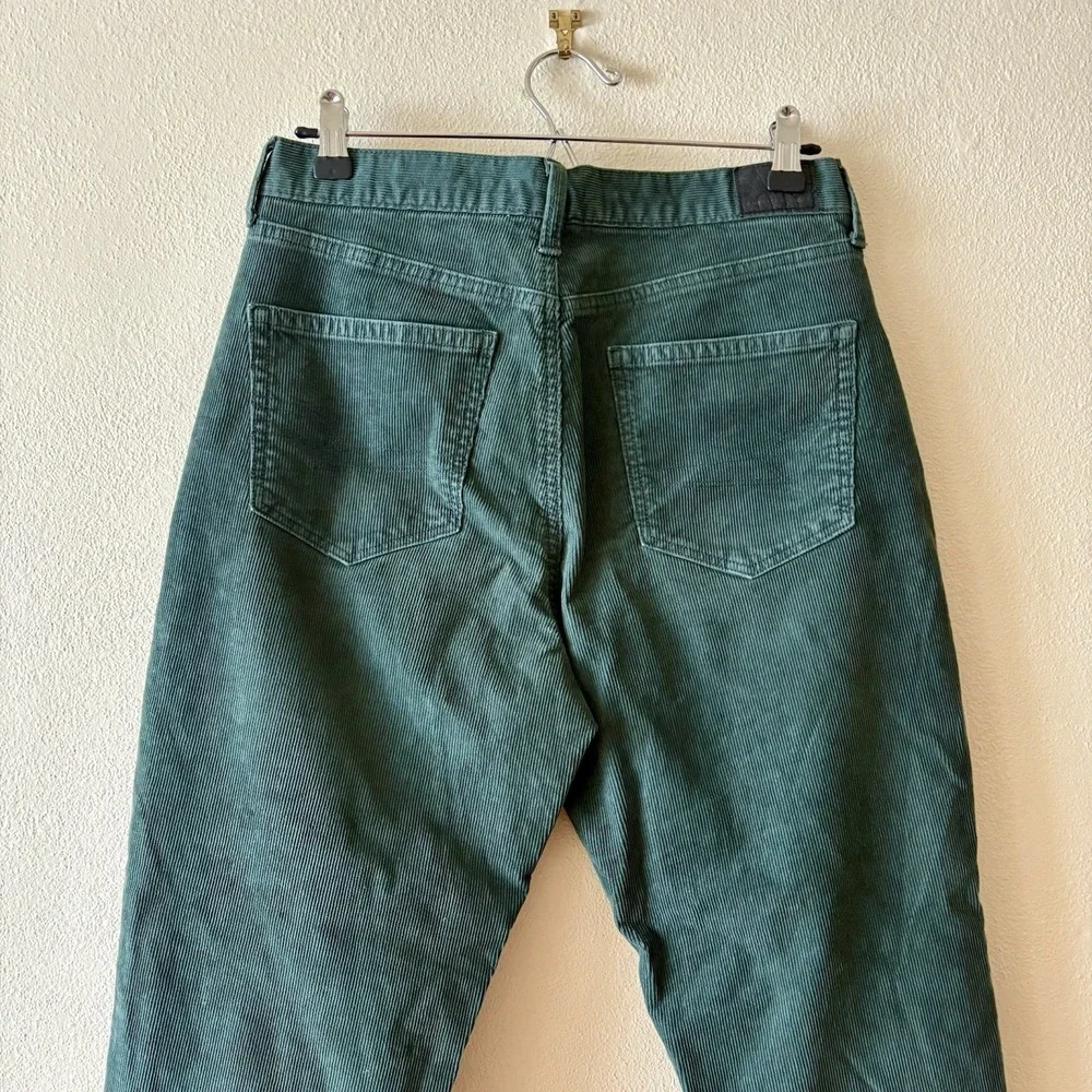 American Eagle Outfitters green‎ corduroy Mom Jean high rise pants
